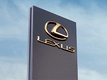 01_Lexus_sign_Japan.jpg